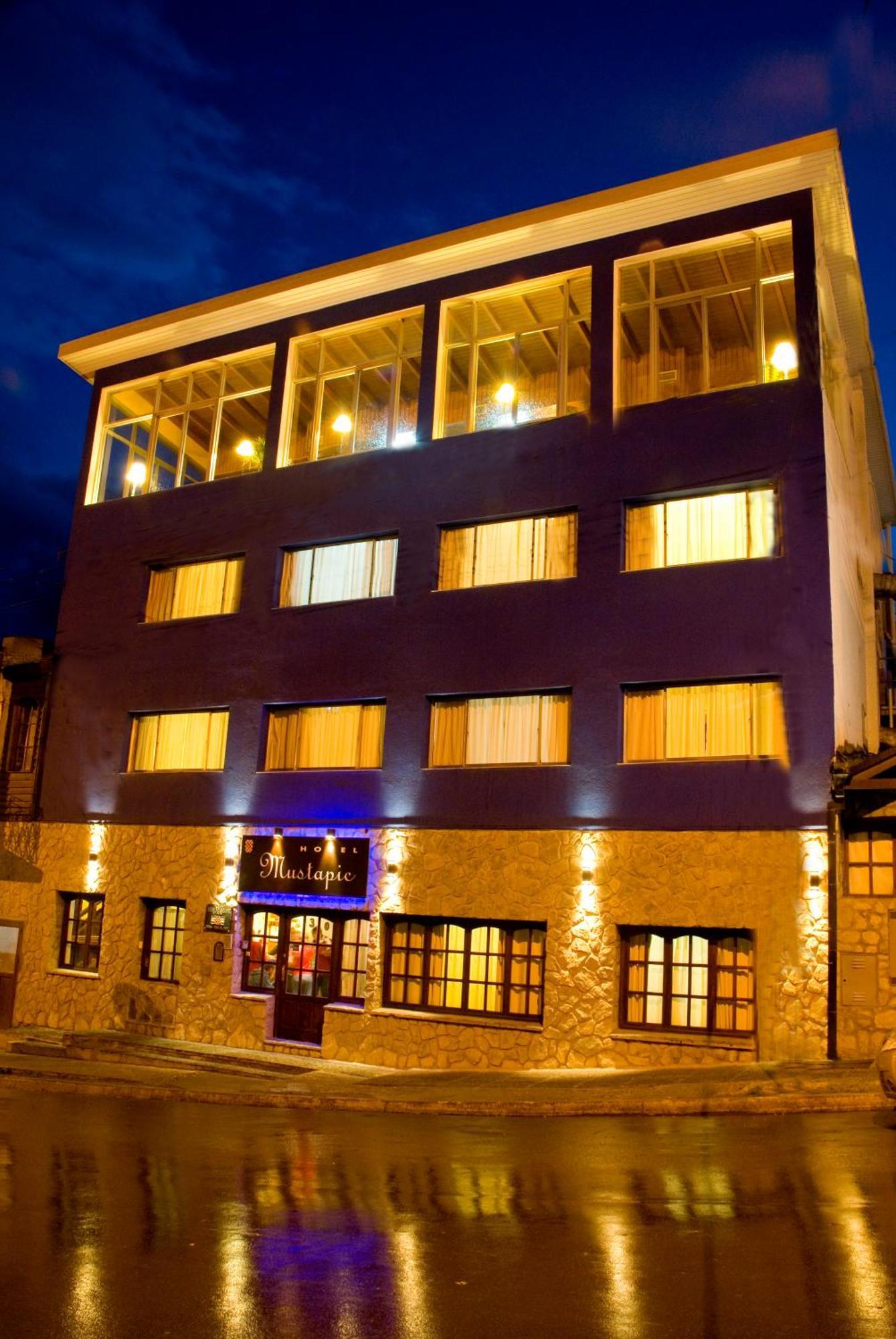Hotel Mustapic Ushuaia Bagian luar foto